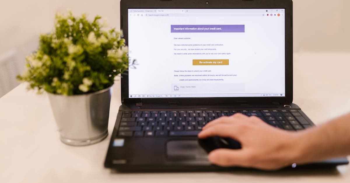 Clock icon with business hours schedule next to an auto-reply message preview