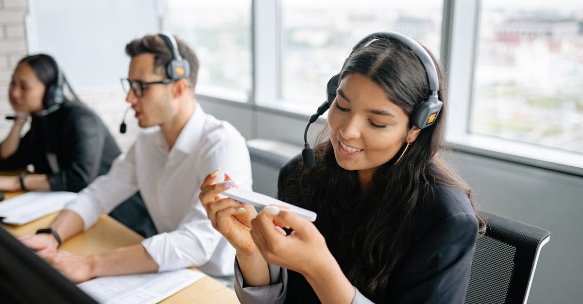 Customer satisfaction rating prompt at the end of a live chat conversation