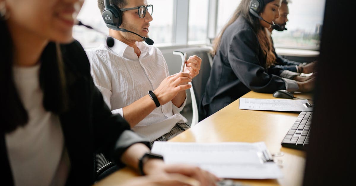 Chat agent managing multiple conversation windows on a desktop screen