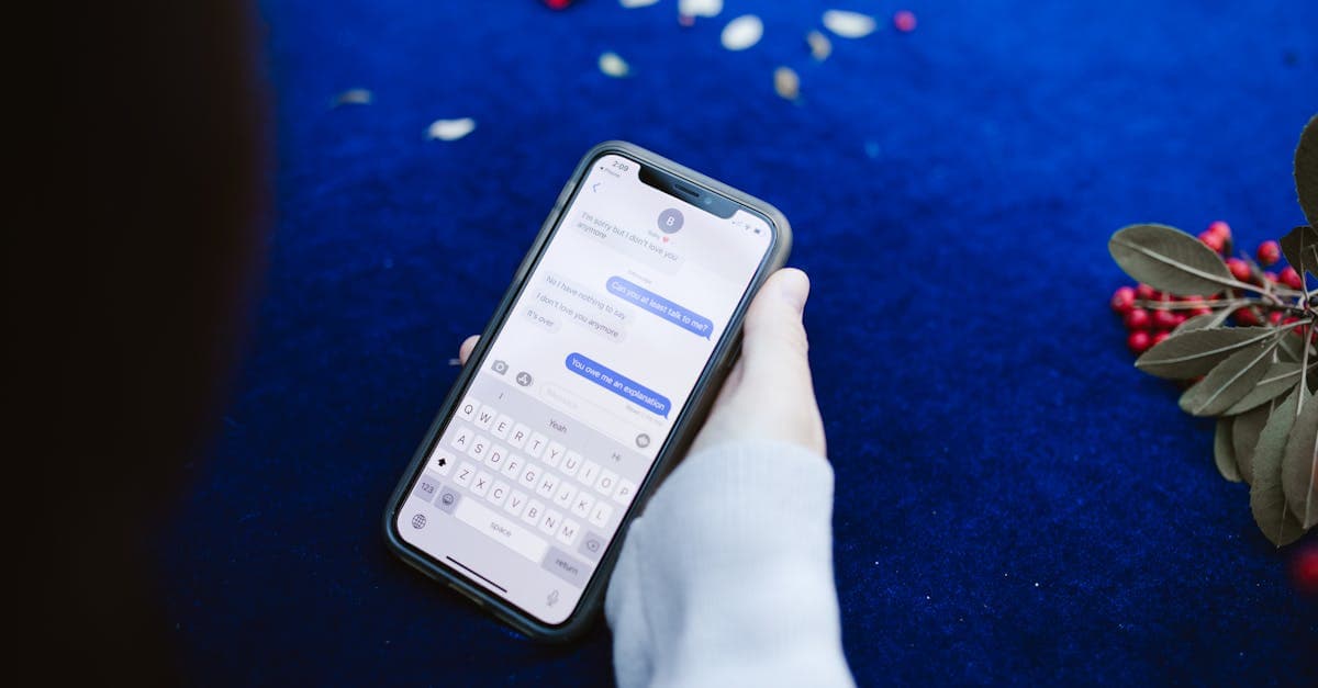 Different user roles in a helpdesk interface showing full agent and light agent permissions