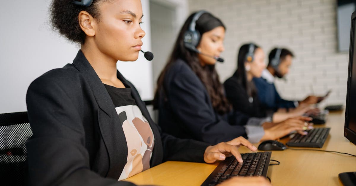 Live chat conversation showing appointment booking with available time slots