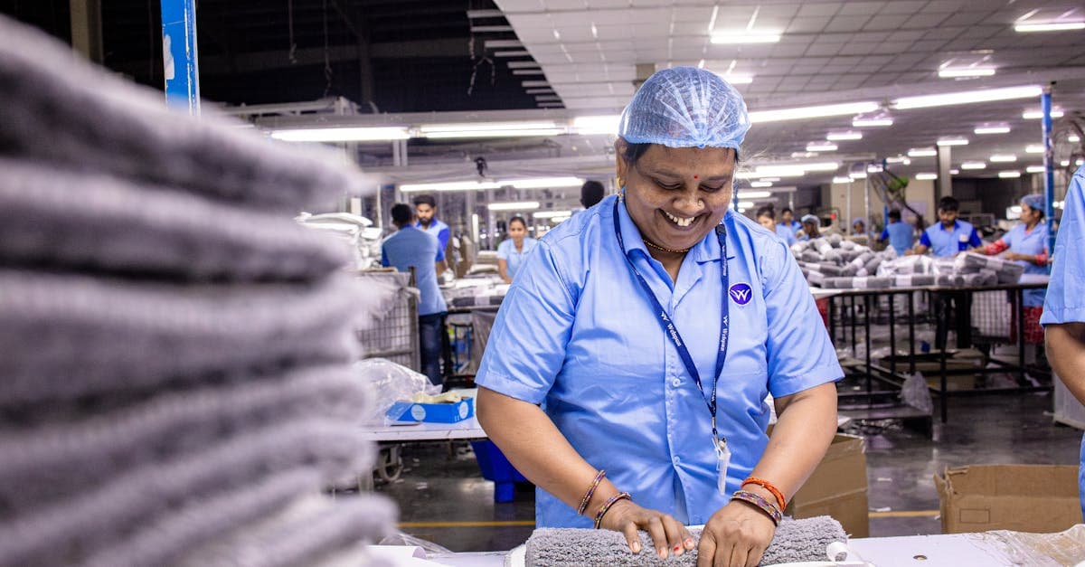 Comparison of a paper timesheet and a digital timesheet on a mobile phone