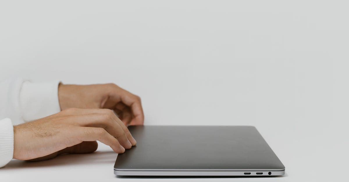 Comparison of two accounting platforms on desktop screens