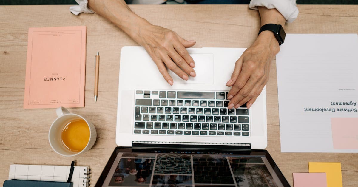 Live chat widget comparison on two different websites